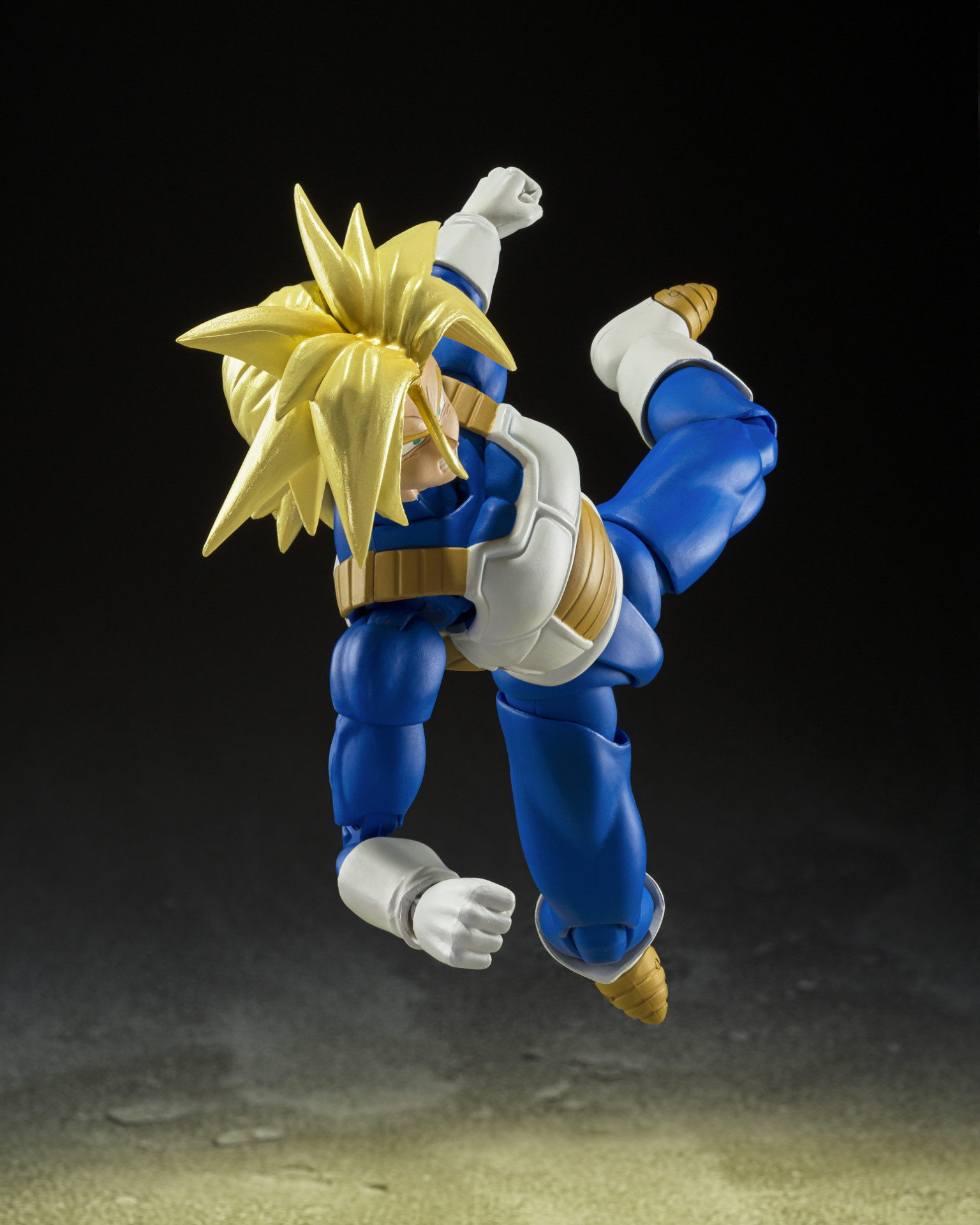 S.H. Figuarts Super Saiyan Armor Trunks In-Hand Gallery - The